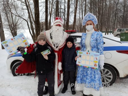 Бологовские автоинспекторы присоединились к Всероссийской акции «Полицейский Дед Мороз».